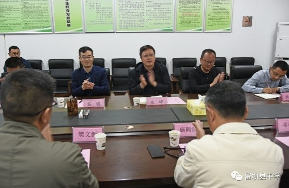 情系社會(huì) 捐資助學(xué) {xunruicms_img_title}