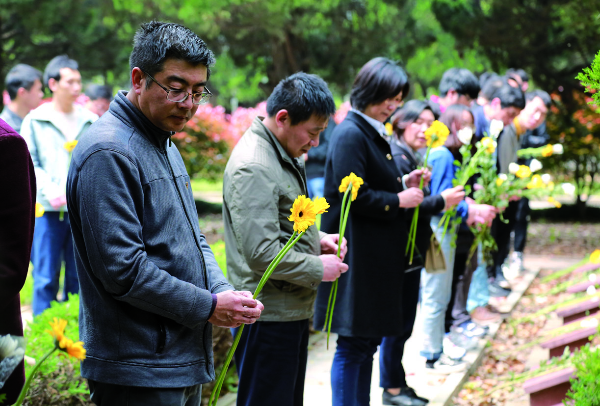 緬懷革命先烈 傳承紅色基因 公司組織祭掃革命烈士活動(dòng) {xunruicms_img_title}